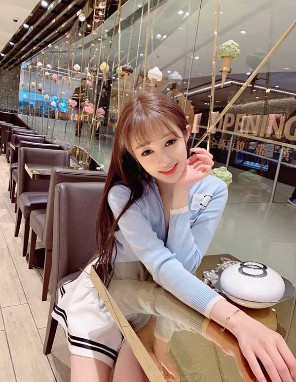 芝加哥伴游大学生